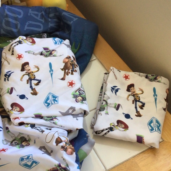 ‘Disney-Toy Story’ Reversible Blanket/Bed Sheets - Picture 4 of 4